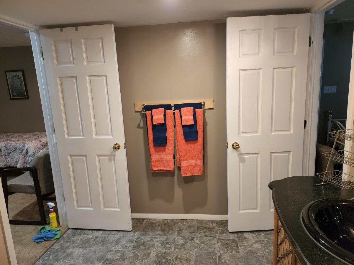 Lovely 3- Bedroom Apartment With Street Parking. ゴーシェン エクステリア 写真
